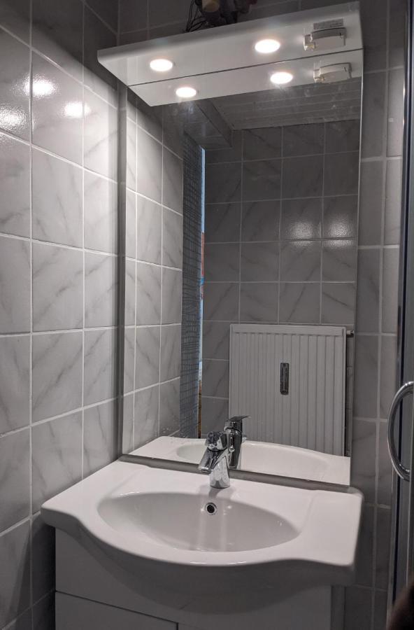 007 Studio Apartment Madrid 30M2 クラーゲンフルト エクステリア 写真